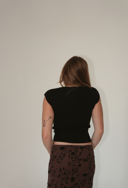 Lori Top Sleeveless Boatneck in Black